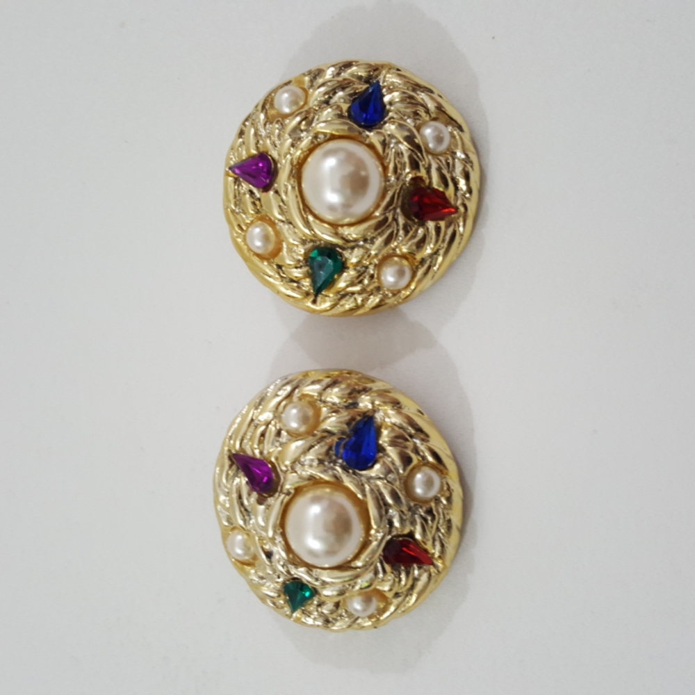 Vintage 2" Round Clip-on Earrings